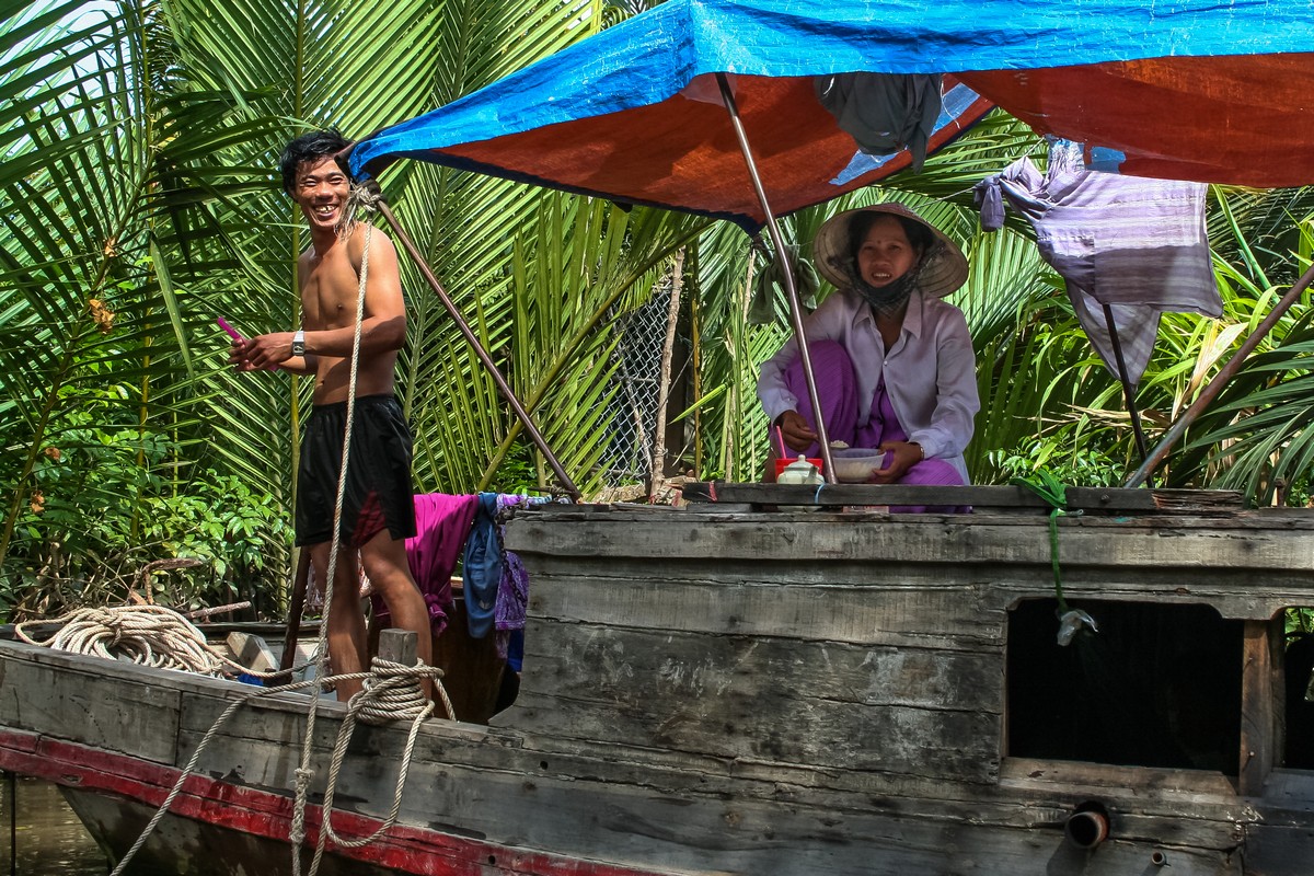 Batauliers dans le delta du Mekong