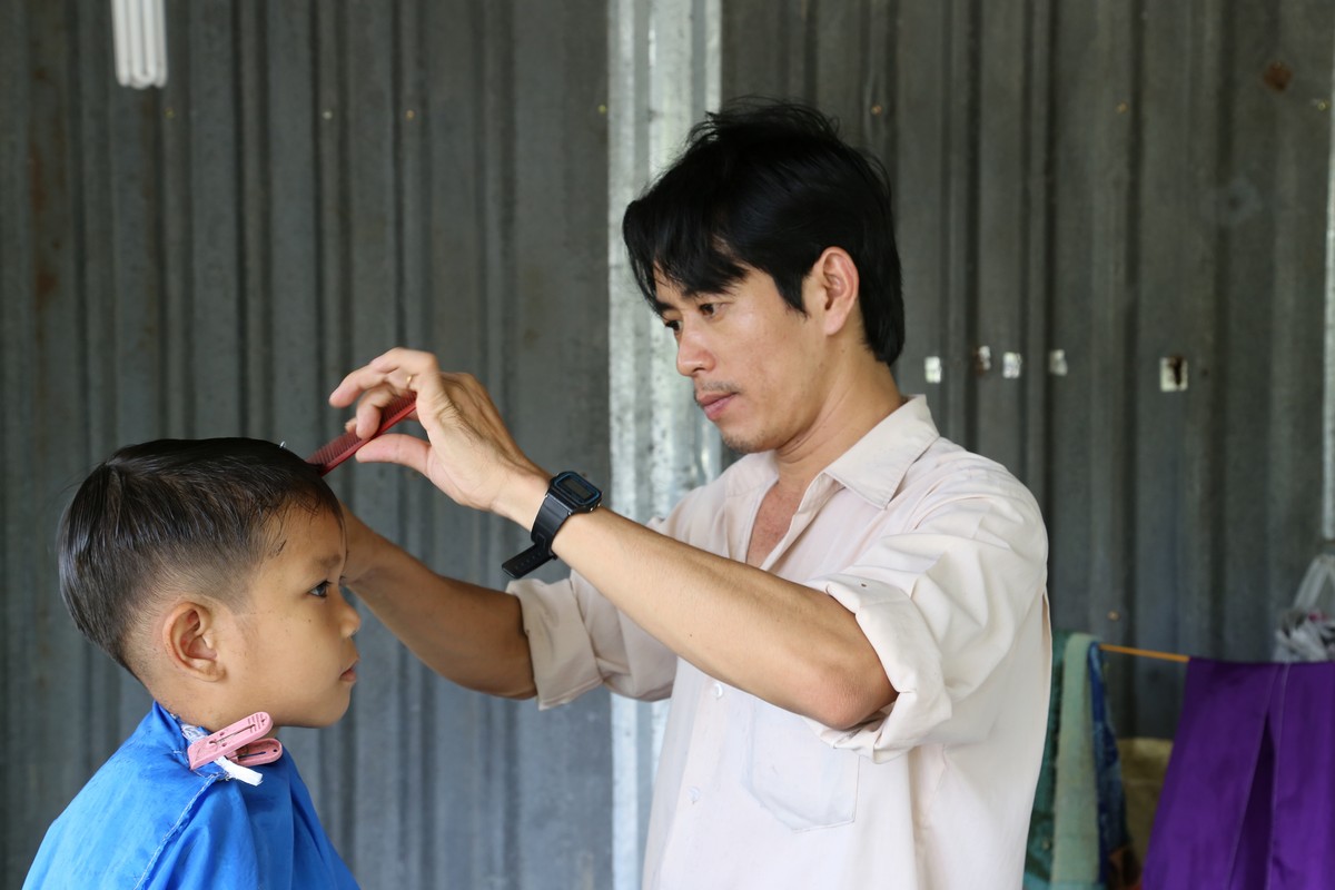 coiffeur a la campagne - Sous les ailes du Dragon Vietnam