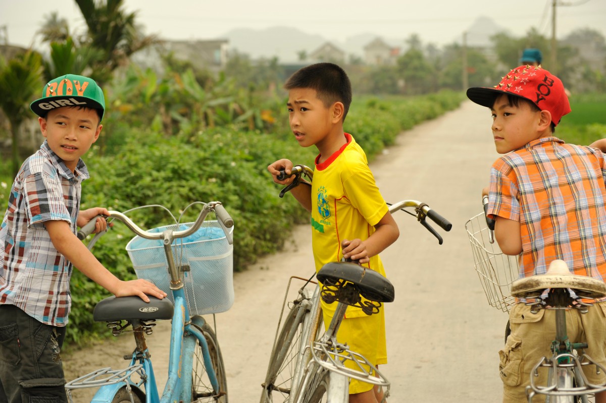 enfants à vélo au Vietnam