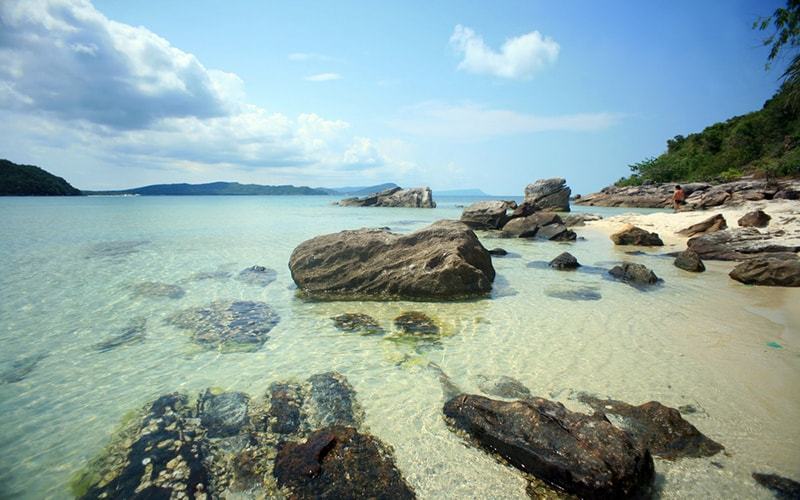 Rochers sur une plage de Phu Quoc