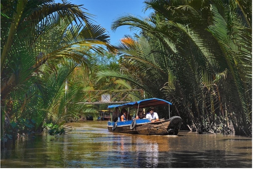 ben tre en barque